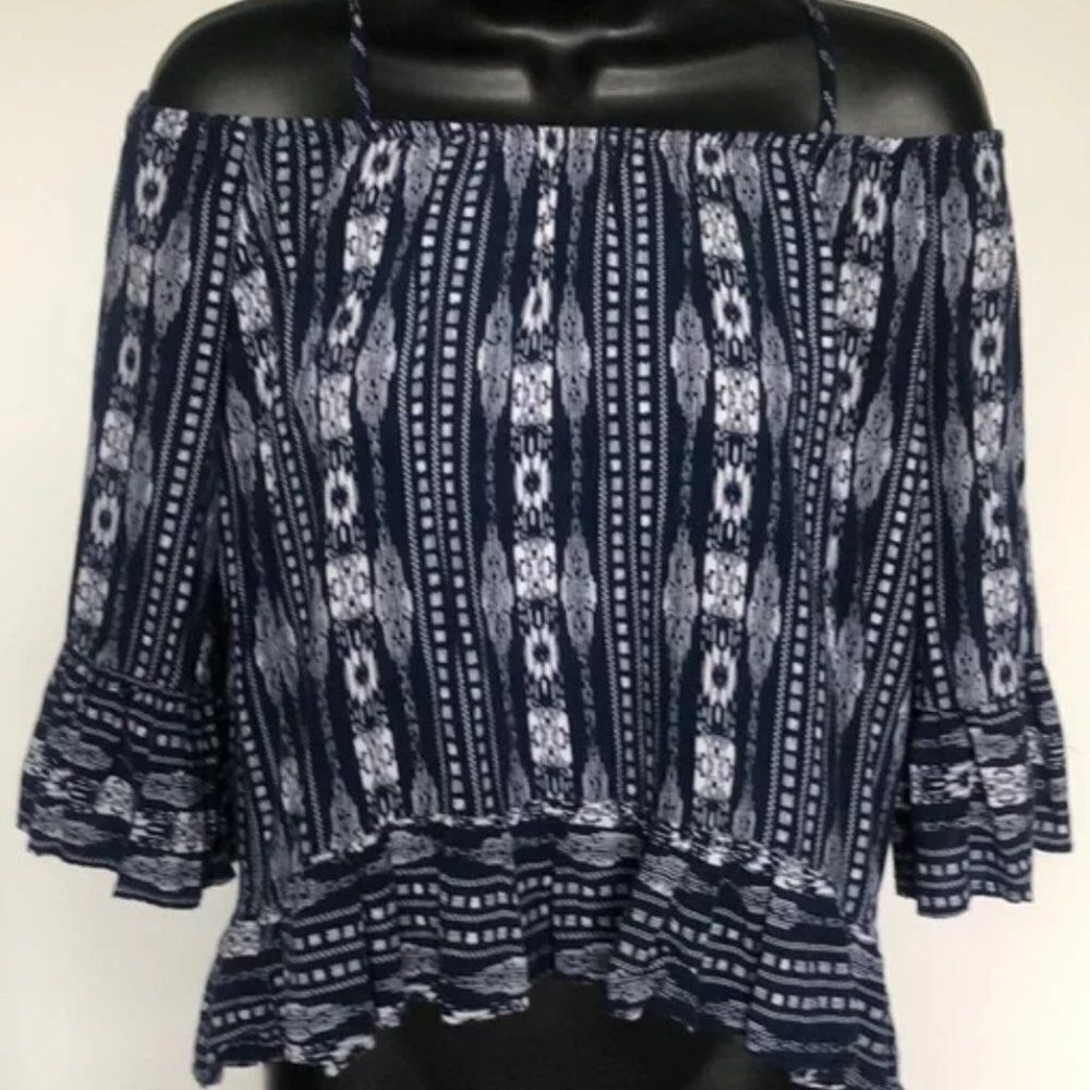 Foreever 21 Cold Shoulder Top Size Small